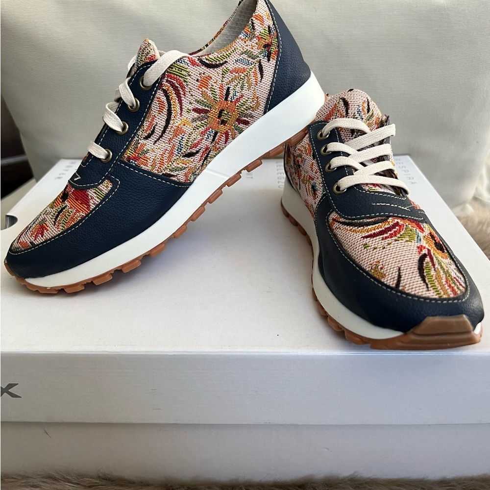 Shoes - Picture 3 of 4